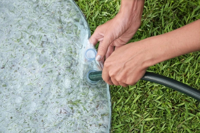 Vyjímatelná vodní podložka pro chladivé hraní