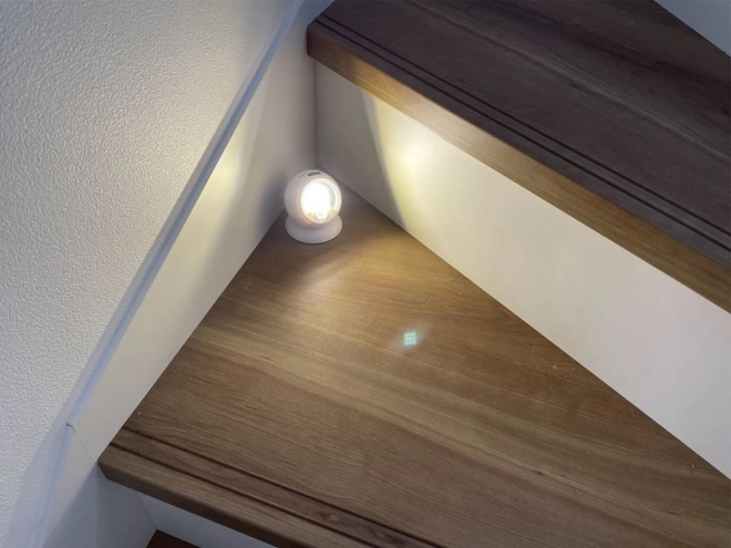 Bezdrátová LED lampa s pohybovým senzorem