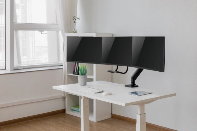 Rám pro 3 monitory s nastavitelným ramenem