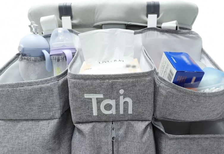 Přehledné uložení a síťované kapsy na drobnosti