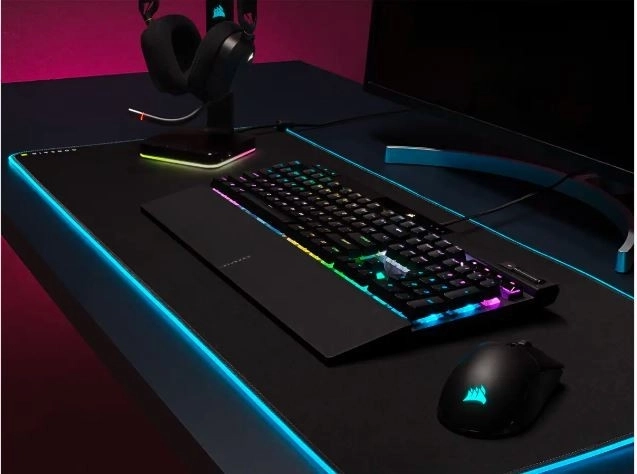mechanická klávesnice Corsair K70 RGB Pro s PBT Keycaps