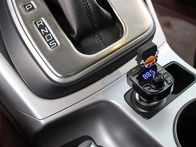 FM Bluetooth autotranstiter a nabíječka 2x USB