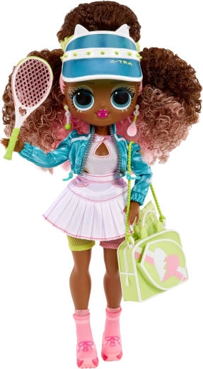 Stylová panenka ve sportovním outfitu