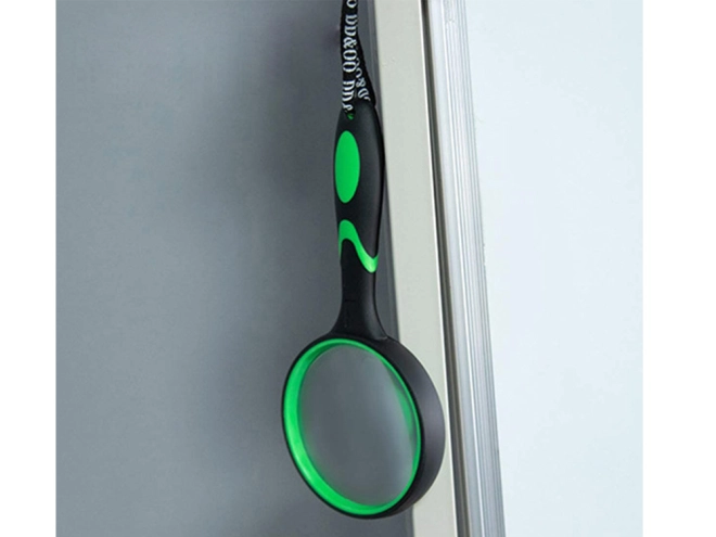 Ergonomická rukojeť a praktické zavěšení