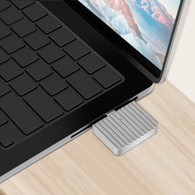 Ultrakompaktní SSD hliníkové pouzdro s USB 3.2 a PCIe NVMe