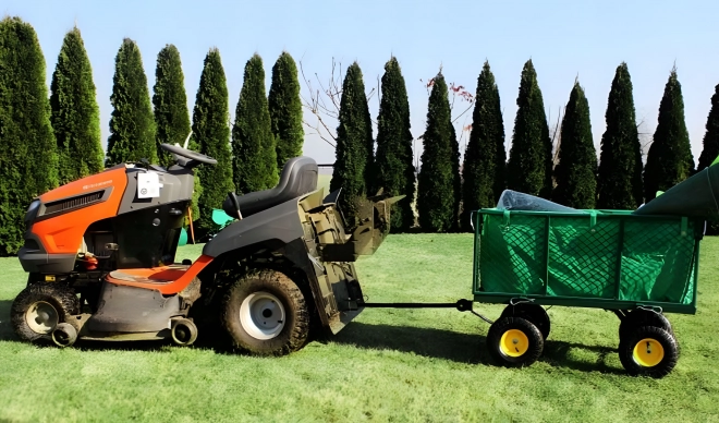 Zahradní transportní vozík s nosností 400 kg pro traktor s otevíracími bočnicemi