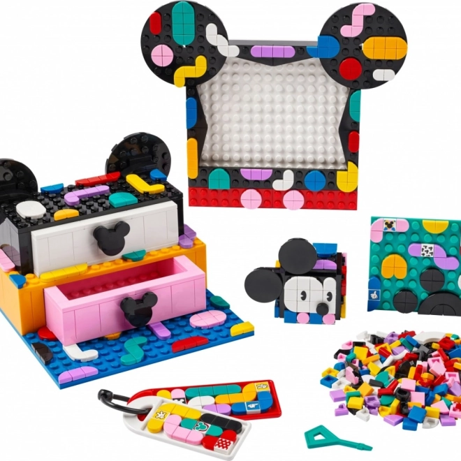 Zásuvky s ikonickými ušima MICKEY