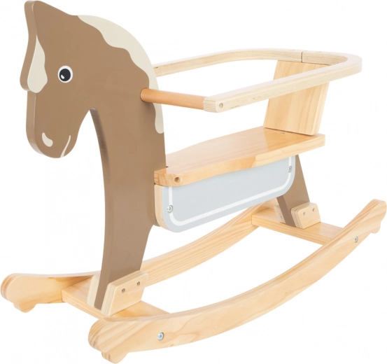 Přírodní dřevo a odolná konstrukce