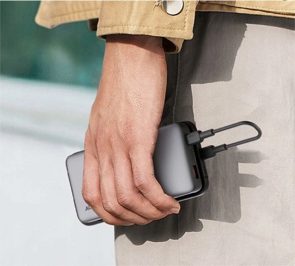 Dva porty a současné nabíjení