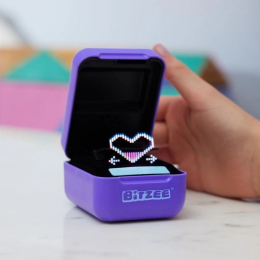 Ožívá na dotek a hlas