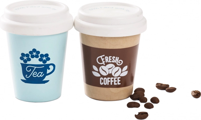 Realistické kelímky s víčky