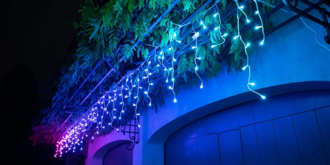 Icicle 190 RGBW LED světla ve tvaru rampouchu, 5x0,5 m, IP44, čirý kabel