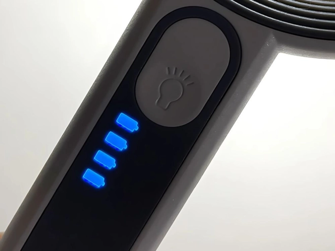 Osvětlená lupa na čtení s LED světlem