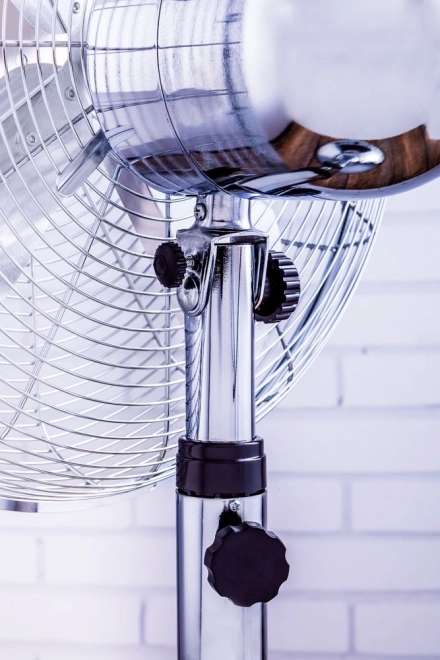 Pokojový ventilátor ColumbiaVac s chromovanou konstrukcí