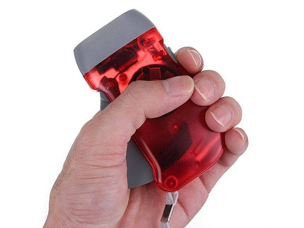 Kinetická LED svítilna s dynamem