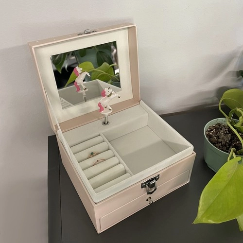 Otočná hrací figurka jednorožce
