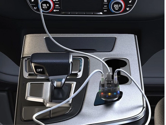 FM Bluetooth vysílač s USB a USB-C nabíjením