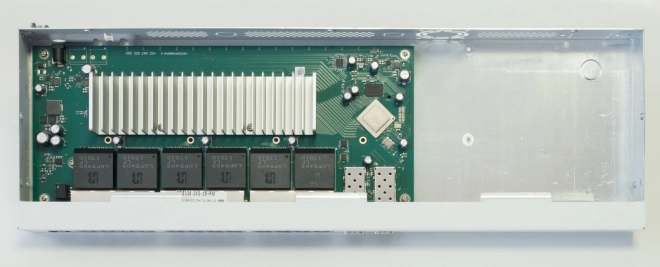 Přepínač 24xGbE 2 xSFP+CRS326-24G-2S+RM-MX