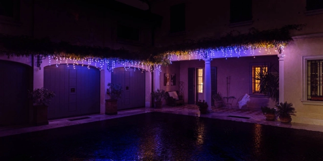 Icicle 190 RGBW LED světla ve tvaru rampouchu, 5x0,5 m, IP44, čirý kabel