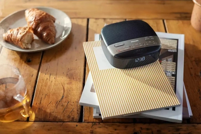 Radiobudík s DAB+ a FM tunerem