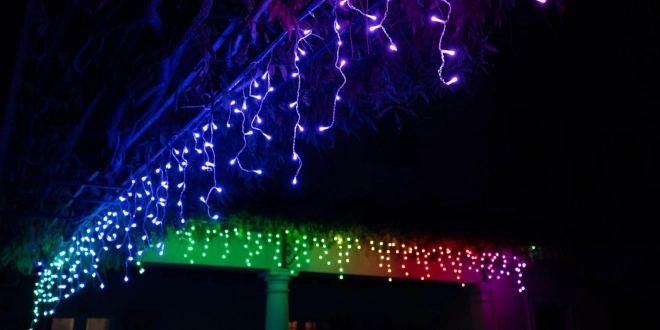 Icicle 190 RGBW LED světla ve tvaru rampouchu, 5x0,5 m, IP44, čirý kabel