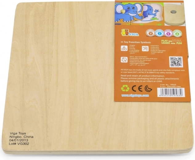 Pevná dřevěná deska s hladkými hranami