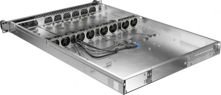 Pokročilé chlazení: 8× 40 mm PWM s nízkou hlučností