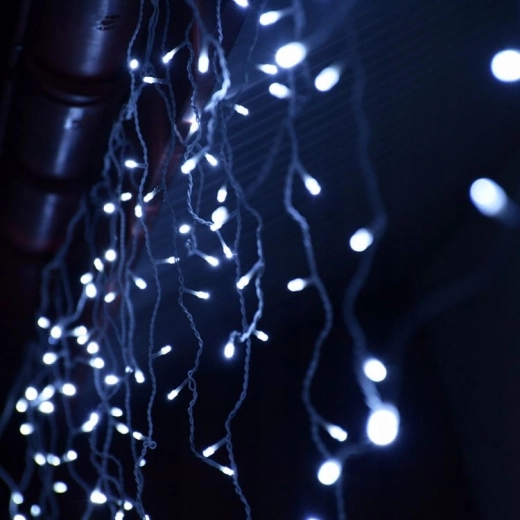 Studená bílá barva světla