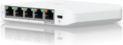 Pět 2.5G portů pro bleskové přenosy