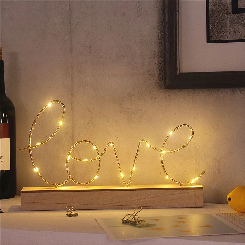 Levně Stolní LED dekorace Love na dřevěném podstavci