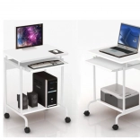 Bílé počítačové stůl