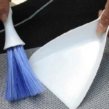 Mini smetáček s lopatkou na stůl, klávesnici a auto